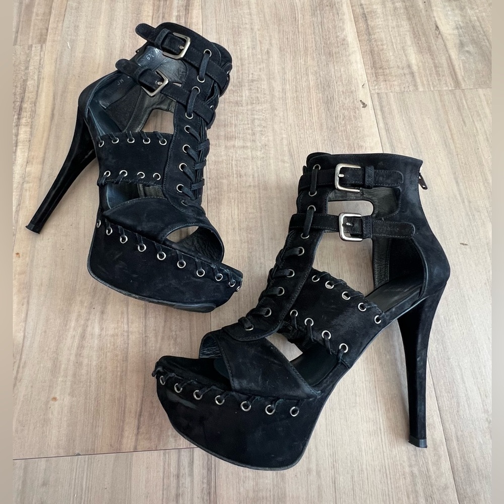 Stuart Weitzman black buckle suede rivet stiletto shoes in 6.5 - Picture 6 of 8